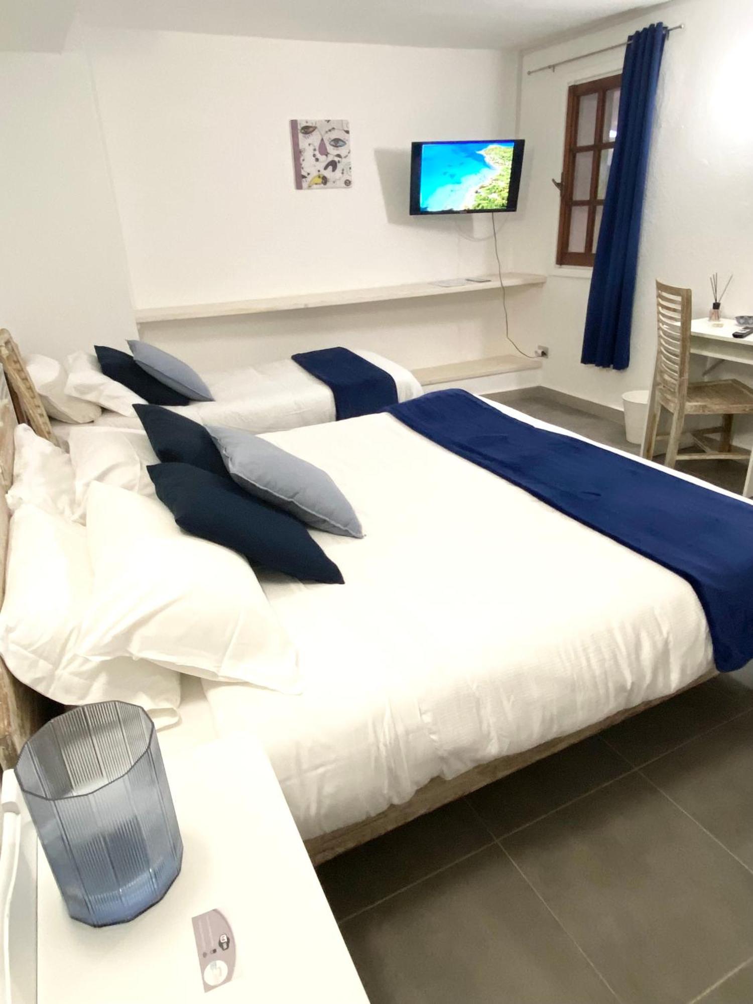 Cala Reale Rooms Marinella 마리넬라 외부 사진